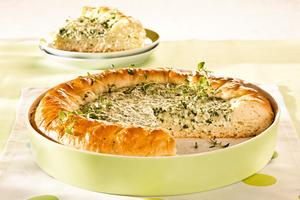 Творожный пирог с зеленью и луком