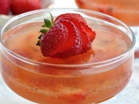 Клубничный десерт с шампанским