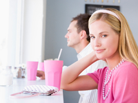 Позволять ли мужчине платить за тебя?