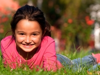 Прогулки на свежем воздухе защитят ребенка от близорукости