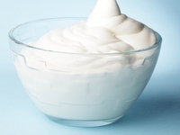 Чем полезна сметана?