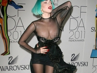 Lady Gaga станцевала голышом