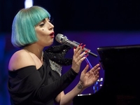 У Lady Gaga волосатые подмышки