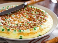 Омлет с зеленым горошком в мультиварке