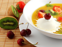 Фруктовый суп с пломбиром