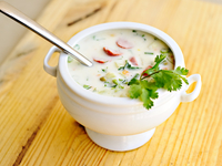 Из каких продуктов готовят окрошку?