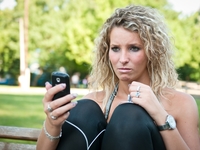 Почему женщины читают чужие смс