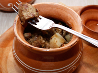 Мясо в горшочках: особенности приготовления