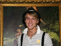 Алексей Воробьев спел с резиновой женщиной