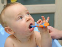 Как предотвратить проблемы с детскими зубами