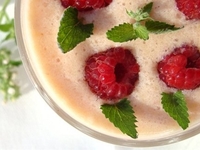 Смузи из персика и малины