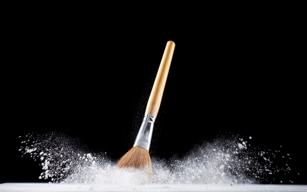 Как правильно наносить пудру