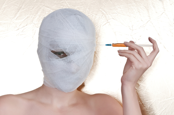 Пышные леди рискуют жизнью во время пластических операций