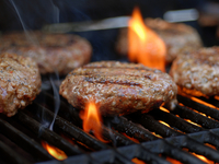 Как развести огонь для барбекю?