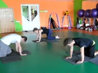 Яна Соломко занимается йогой