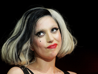 Lady Gaga забросали яйцами