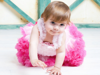 Помогать ли ребенку, который учится ползать