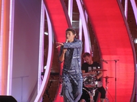 Коля Серга спел в Юрмале песню группы ВИА Гра