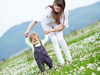 Как играть с годовалым ребенком, развивая его