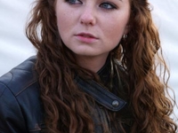 Экс-участница группы Тату умирает в новом клипе