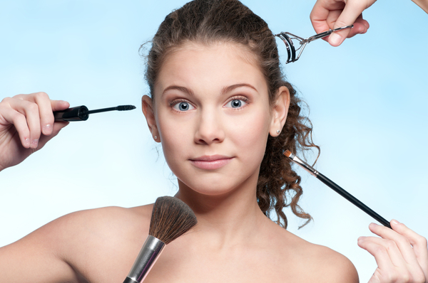 Девочка-подросток: первые уроки макияжа