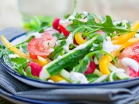 Овощной салат с чесночной заправкой