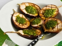 Баклажаны на гриле с укропным соусом