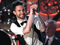 Maroon 5 и Кристина Агилера: премьера клипа Moves Like Jagger