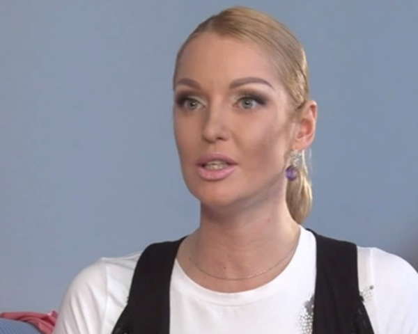 Волочкова эффектно упала на сцене