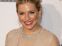 Как повторить укладку Сиенны Миллер