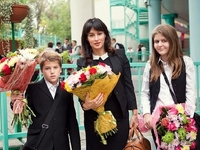 Сын Тины Канделаки сам купил себе костюм в школу