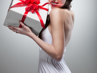 Как скрыть от мужа подарок любовника