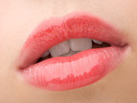 Что делать, чтобы блеск на губах держался дольше