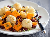 Салат из тыквы с цветной капустой и фасолью