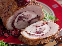 Рулет из свинины с клюквой