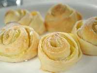 Слоеные яблочные плюшки