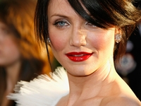 Как носить красную помаду: Мастер-класс от звезд