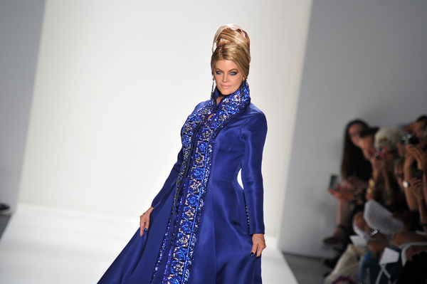 60-летняя актриса  дебютировала на подиуме