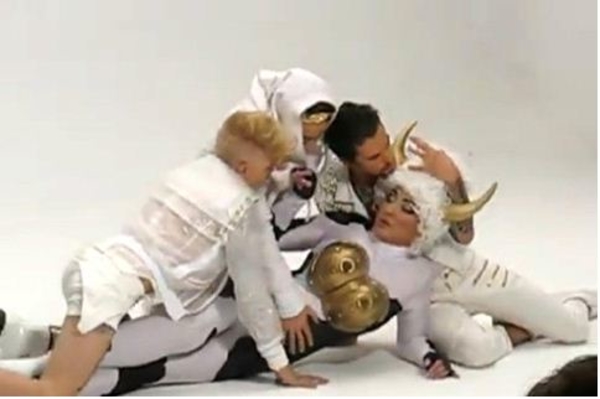 Лолита стала настоящей коровой