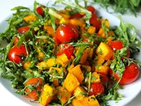 Теплый салат из тыквы с помидорами черри