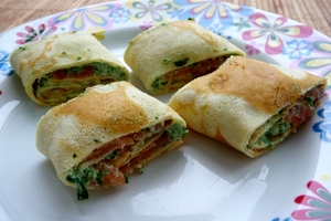 Готовим блинные рулетики с семгой, творожным сыром и шпинатом