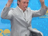Михаил Ефремов спивается из-за несчастной любви