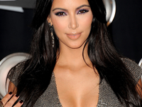 Прическа в стиле Ким Кардашян за 5 минут