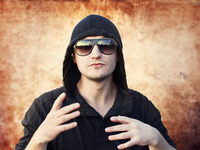 Почему девушки выбирают плохих парней