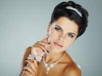 Мужчины берут в жены миниатюрных женщин