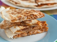 Кесадилья со свининой и сыром