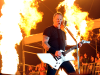 Скандал: Фанаты Metallica разгромили стадион в Индии