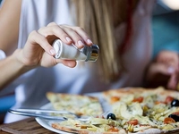 Как солить, перчить, приправлять: Полезные советы