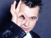 Сергей Жуков похвастался снимками красотки-жены