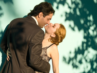 Женщины избегают мужских объятий